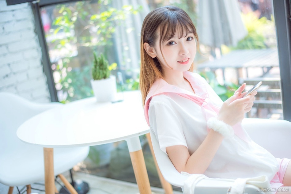 “呵~”刘璋无奈的笑了起来，外面响起了喊杀声，虽然民心所向，但终究还是有那么一批人选择了反抗，哪怕这份反抗，在此时已经没有任何意义。