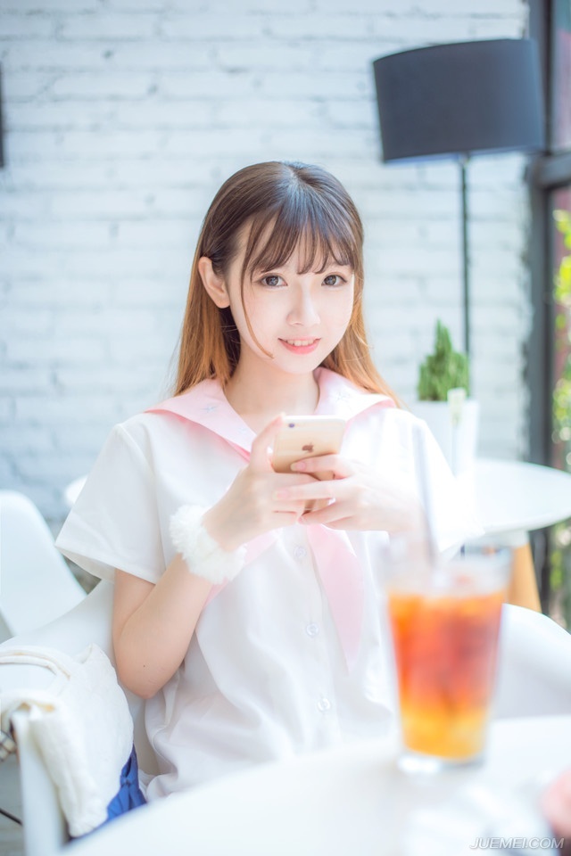 怎么也没想到，场面会因为一个刘璝彻底失控，此刻，就算他斩了刘璝，也难以挽回军心，虽然张任同样对刘璋将大好基业败坏感到心寒和不满，但要他就此背叛，是不可能的，愚忠也好，愚蠢也罢，但刘璋对他有提拔之恩，张任绝不可能背弃刘璋。